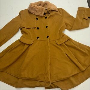 Women's Turndown Collar Winter Coat -  Fur Trim, Vintage - Small